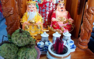 Bàn thờ thần tài gồm những gì? Cách sắp xếp bàn thờ Thần tài chuẩn